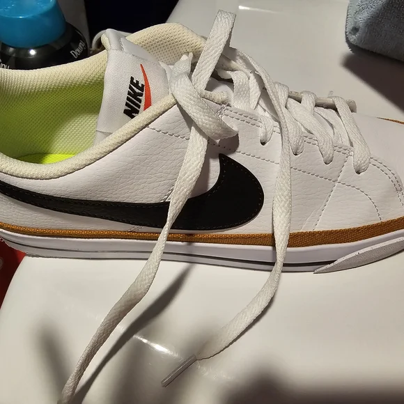 Nike White and Black Sneakers Women's Size 10.5 - Picture 4 of 5